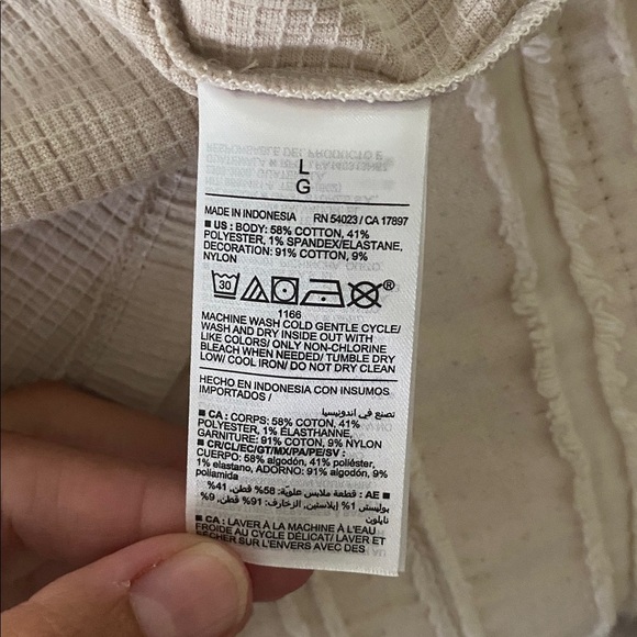 Womens Old Navy Crochet Trim Tank Top in size Large - Picture 7 of 7